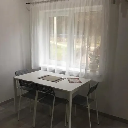 грабовець Apartment *